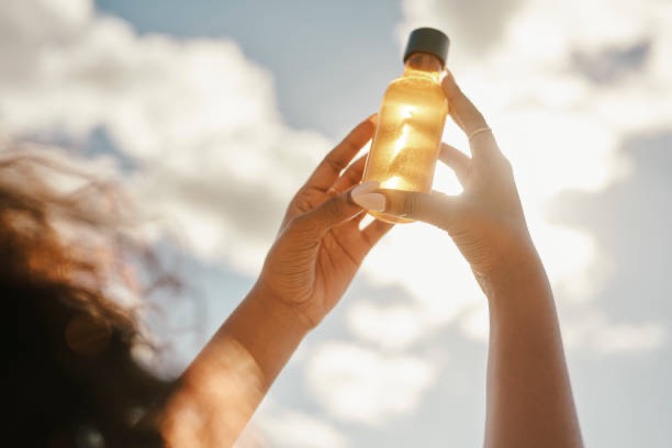 Essential Oils for Glowing Skin: A Complete Guide 